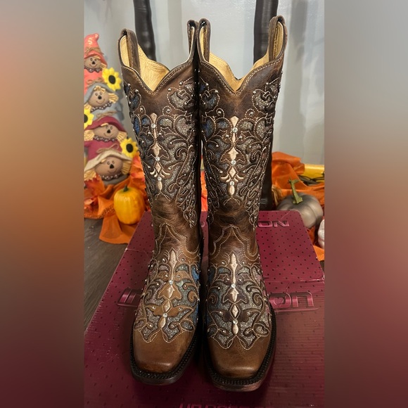 Embroidered Western boots by innovations
